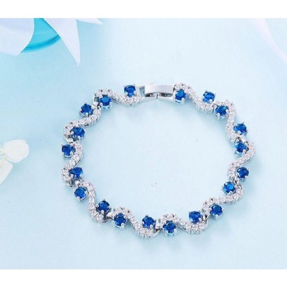 BRAND NEW Beautiful Waterdrop Crystal Bracelet fo - Picture 1 of 8